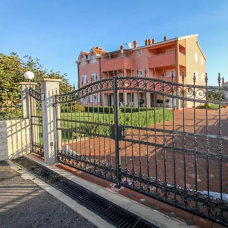 Appartement Family-friendly With Swimming Pool Nevidjane, Pasman - 18054