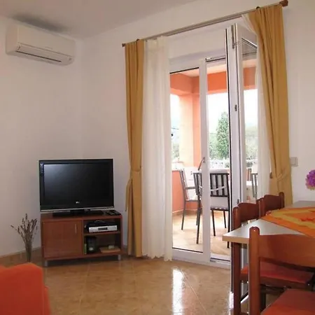Family Friendly With A Swimming Pool Nevidjane, Pasman - 18054 Apartamento Neviđane