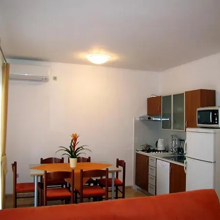 Family Friendly With A Swimming Pool Nevidjane, Pasman - 18054 Apartamento Neviđane